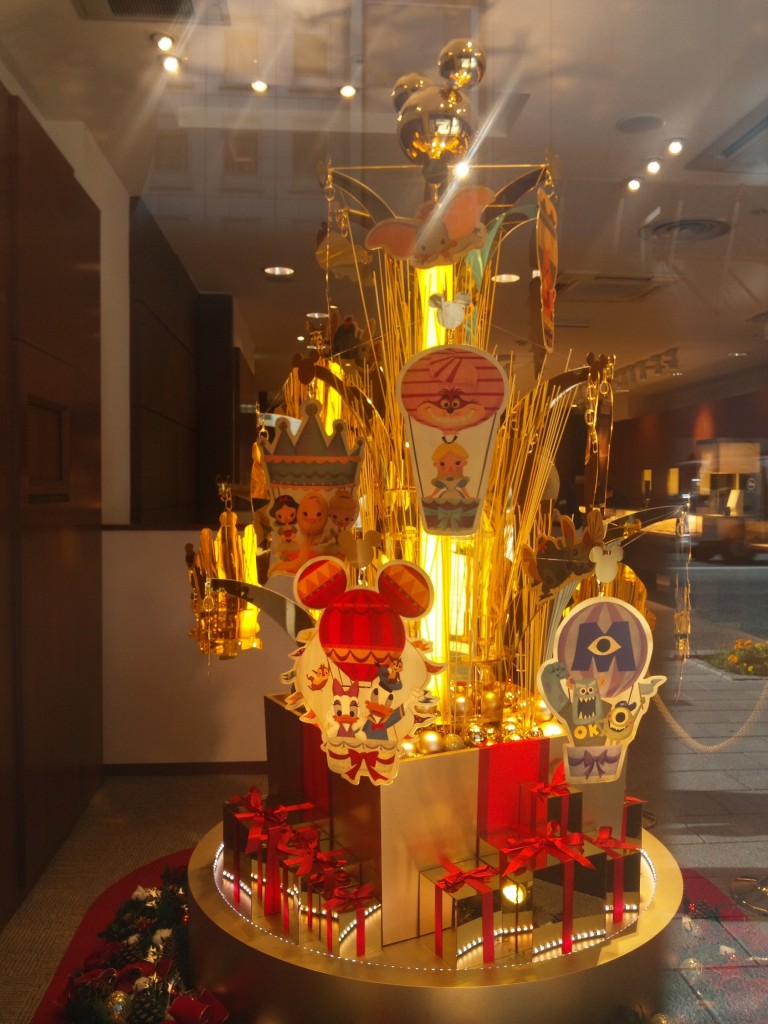 田中貴金属5億円のクリスマスツリー